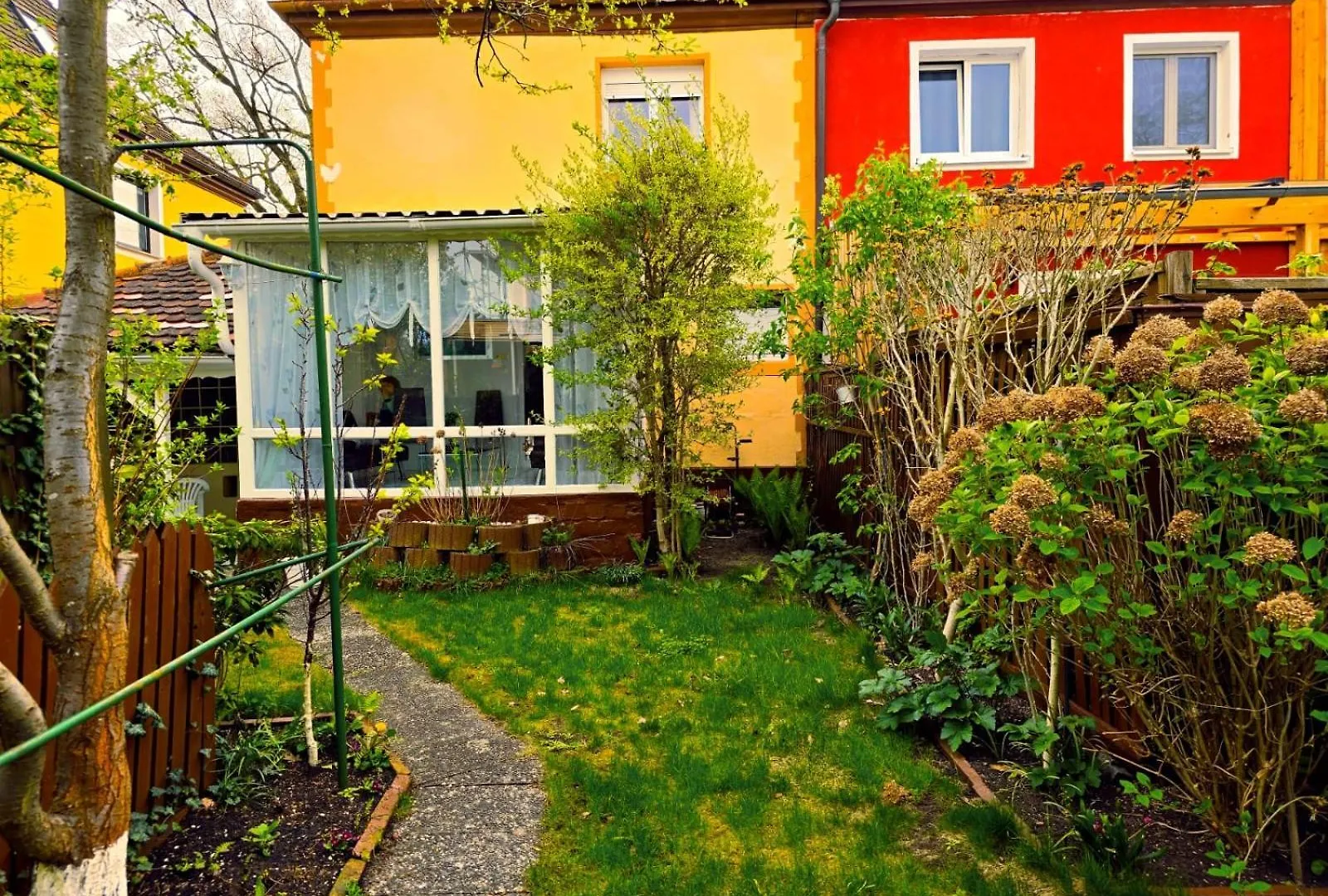 Villa Gartenwohnung Mit Terrasse 2 Zimmer Nürnberg Deutschland